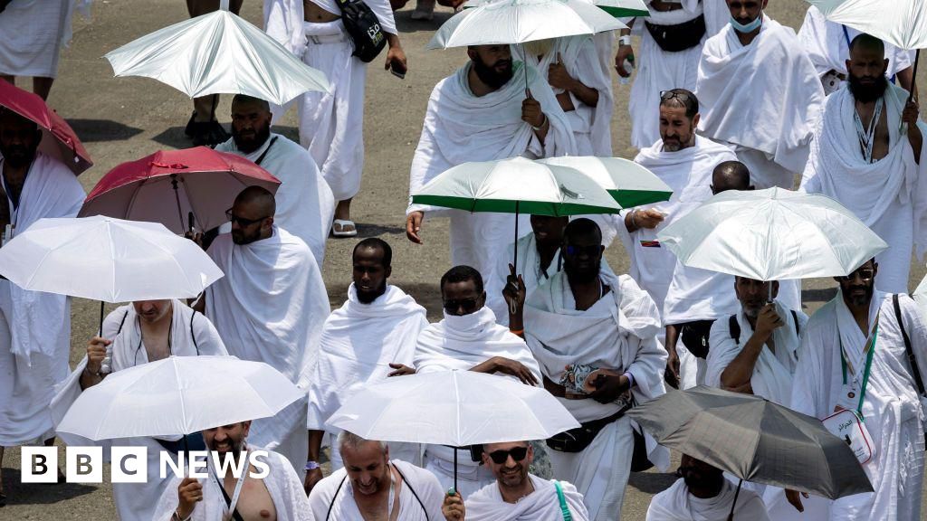 At least 14 Hajj pilgrims die in intense heat