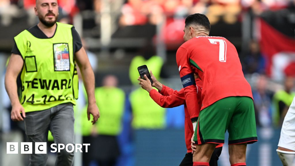 Euro 2024: Roberto Martinez 'Concerned' About Pitch Invaders Seeking Ronaldo Selfies